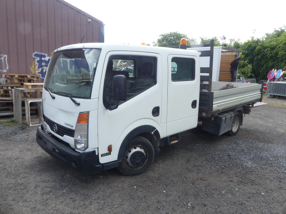 Camionnette double cabine et benne tri benne Nissan Cabstar (2009-215.641 km) - Other machinery: picture 1 Camionnette double cabine et benne tri benne Nissan Cabstar (2009-215.641 km) - Other machinery: picture 1