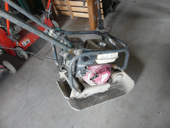 Plaque vibrante - Vibratory plate: picture 1 Plaque vibrante - Vibratory plate: picture 1