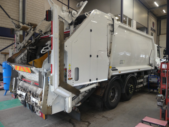 REF:01-BGF-8 - Camion poubelle DAF CF290FAG (2015-268.697 km) - Garbage truck: picture 3 REF:01-BGF-8 - Camion poubelle DAF CF290FAG (2015-268.697 km) - Garbage truck: picture 3