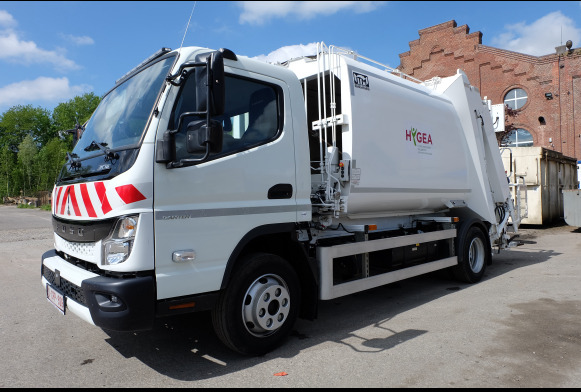 REF : 1 - Camion Poubelle Fuso Canter - Garbage truck: picture 3 REF : 1 - Camion Poubelle Fuso Canter - Garbage truck: picture 3