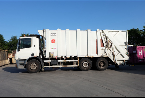 REF : 1 - Camion poubelle DAF CF75 - Garbage truck: picture 2 REF : 1 - Camion poubelle DAF CF75 - Garbage truck: picture 2