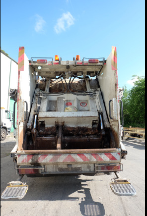 REF : 11 - Camion poubelle DAF CF75 - Garbage truck: picture 4 REF : 11 - Camion poubelle DAF CF75 - Garbage truck: picture 4