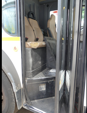REF:1434 - Camion poubelle (pour pièces) Renault Access (2013-204.150 km) - Garbage truck: picture 4 REF:1434 - Camion poubelle (pour pièces) Renault Access (2013-204.150 km) - Garbage truck: picture 4