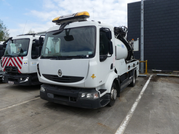 REF:19354 - Camion hydrocureur Renault Midlum 220DXI (2011-45.241 km) - Vacuum truck: picture 1 REF:19354 - Camion hydrocureur Renault Midlum 220DXI (2011-45.241 km) - Vacuum truck: picture 1
