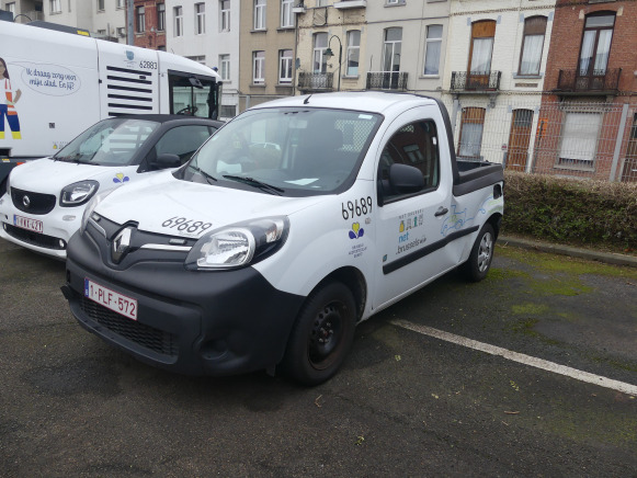 REF:69689 - Voiture pickup électrique Renault FW (accidenté) - Pickup truck: picture 1 REF:69689 - Voiture pickup électrique Renault FW (accidenté) - Pickup truck: picture 1