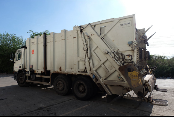 REF : 7 - Camion poubelle DAF CF75 - Garbage truck: picture 4 REF : 7 - Camion poubelle DAF CF75 - Garbage truck: picture 4