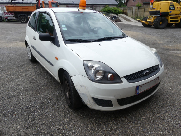 REF:TRE614 - Voiture Utilitaire Ford FIESTA TDCI (2005-101.699 km) - Electric utility vehicle: picture 2 REF:TRE614 - Voiture Utilitaire Ford FIESTA TDCI (2005-101.699 km) - Electric utility vehicle: picture 2