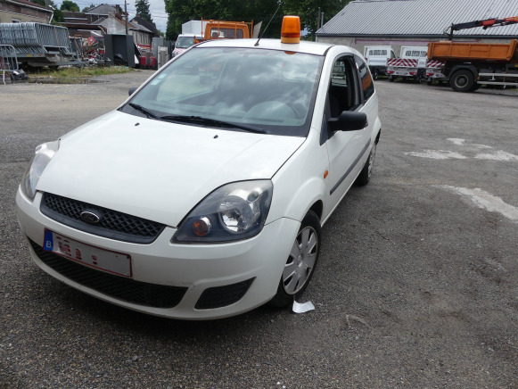 REF:TRE614 - Voiture Utilitaire Ford FIESTA TDCI (2005-101.699 km) - Electric utility vehicle: picture 1 REF:TRE614 - Voiture Utilitaire Ford FIESTA TDCI (2005-101.699 km) - Electric utility vehicle: picture 1