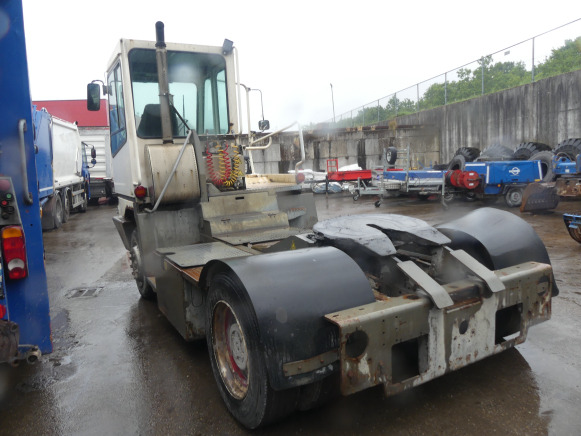 REF:TVD-89-D - Tracteur routier Terberg YT222 (2012-140.756 km) - Tractor unit: picture 4 REF:TVD-89-D - Tracteur routier Terberg YT222 (2012-140.756 km) - Tractor unit: picture 4