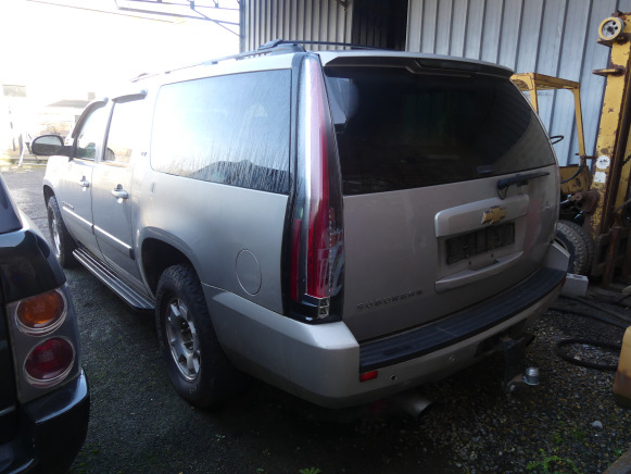 Voiture Chevrolet Suburban (2006-355.000 km) Numéro de châssis : 1GNFK16327J170092 - Kilométrage : 355000 - Combi van: picture 4 Voiture Chevrolet Suburban (2006-355.000 km) Numéro de châssis : 1GNFK16327J170092 - Kilométrage : 355000 - Combi van: picture 4