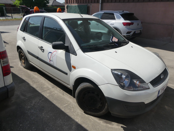Voiture Ford FIESTA (2006-110.830 km) - Car: picture 4 Voiture Ford FIESTA (2006-110.830 km) - Car: picture 4