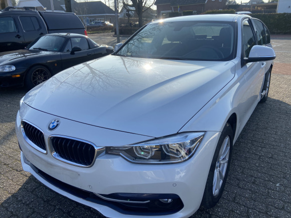 Voitures BMW 318D - Car: picture 2 Voitures BMW 318D - Car: picture 2