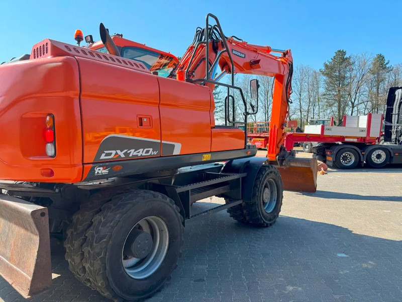 Doosan DX140-3 6000 uur ! NL Machine - Wheel excavator: picture 4 Doosan DX140-3 6000 uur ! NL Machine - Wheel excavator: picture 4