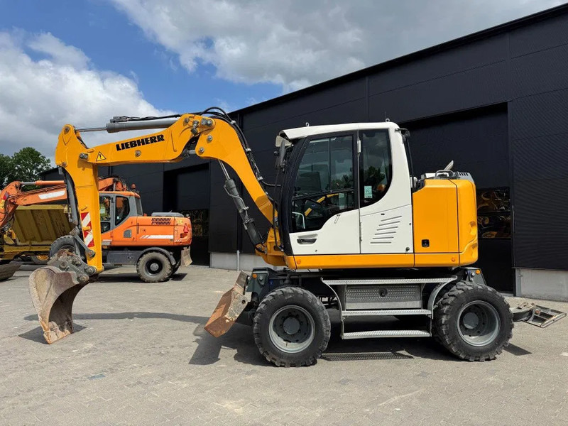 Liebherr A910 compact 2018 4000 uur !! 4x4 - Wheel excavator: picture 1 Liebherr A910 compact 2018 4000 uur !! 4x4 - Wheel excavator: picture 1