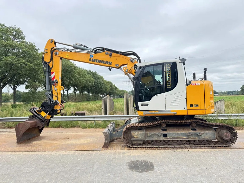 Liebherr R914 Compact 9400 uur Engcon Blad - Crawler excavator: picture 1 Liebherr R914 Compact 9400 uur Engcon Blad - Crawler excavator: picture 1