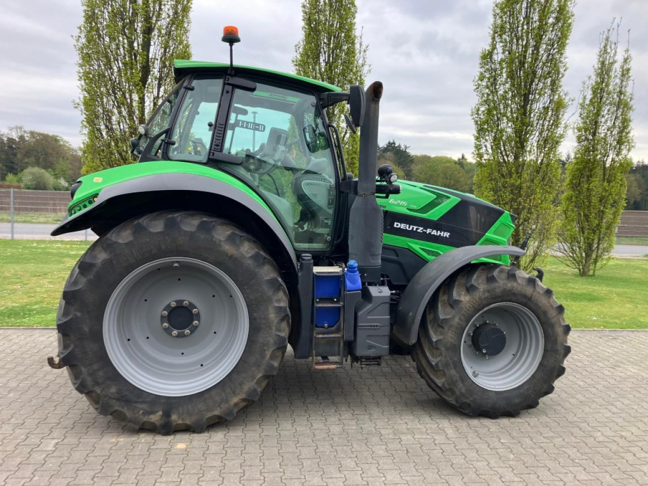 Deutz-Fahr 6215 TTV - Farm tractor: picture 3 Deutz-Fahr 6215 TTV - Farm tractor: picture 3