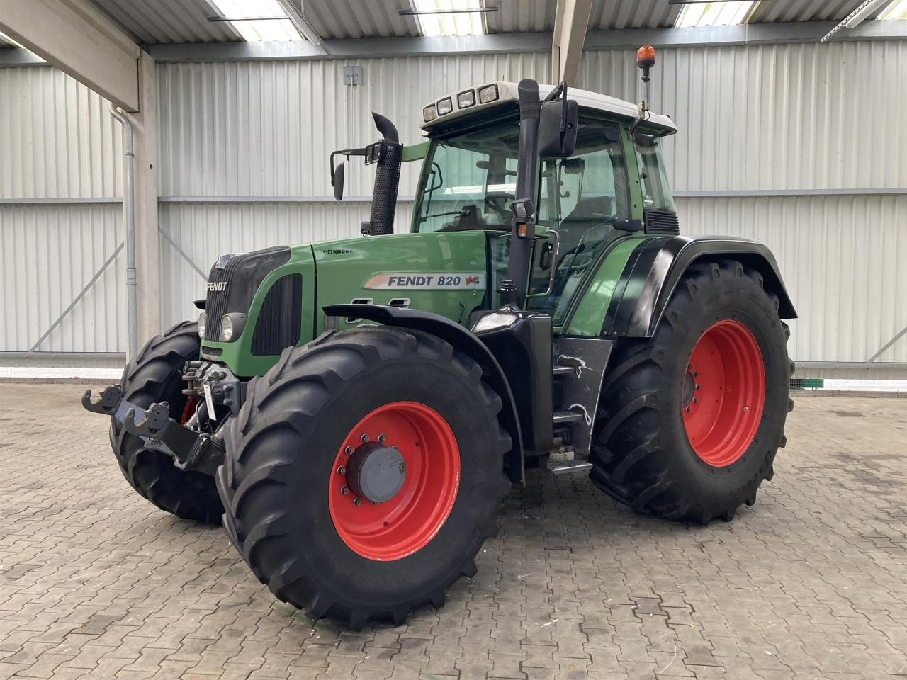 Fendt 820 Vario TMS - Farm tractor: picture 1 Fendt 820 Vario TMS - Farm tractor: picture 1