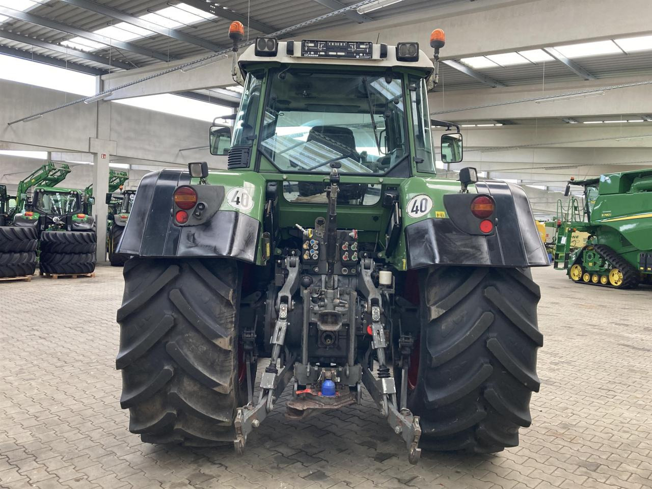 Fendt 820 Vario TMS - Farm tractor: picture 5 Fendt 820 Vario TMS - Farm tractor: picture 5