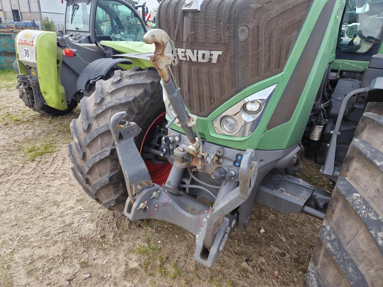 Farm tractor Fendt 828 Vario SCR: picture 9