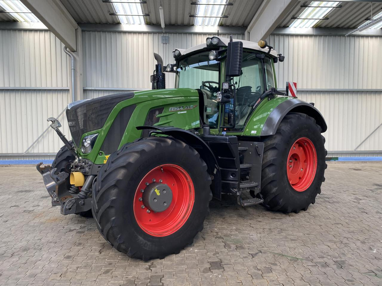 Fendt 933 Vario Profi Plus - Farm tractor: picture 1 Fendt 933 Vario Profi Plus - Farm tractor: picture 1