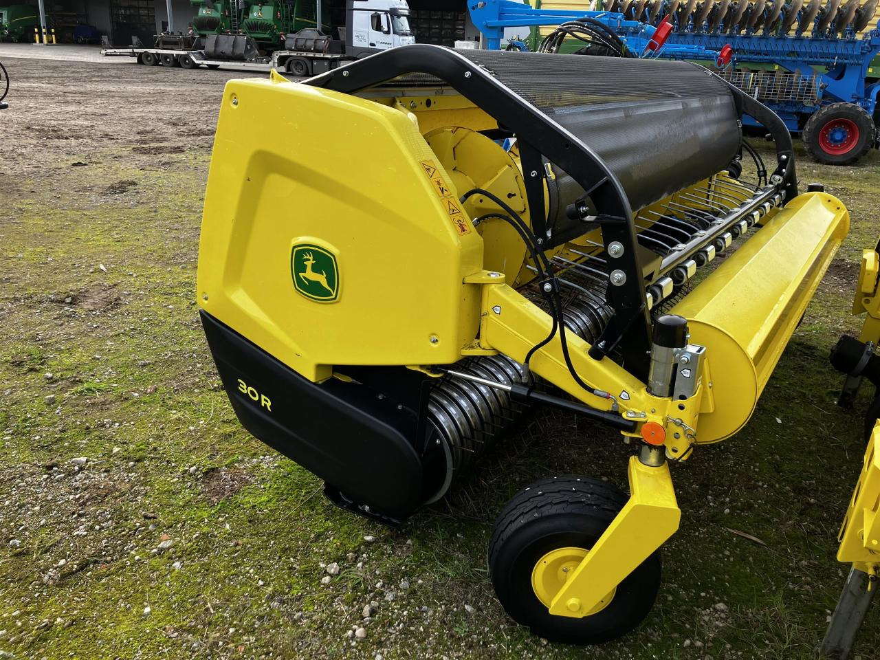 John Deere 30R - Forage harvester attachment: picture 4 John Deere 30R - Forage harvester attachment: picture 4