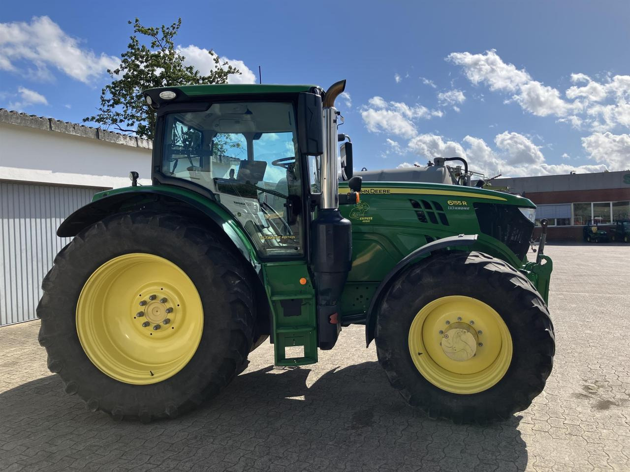 John Deere 6155R - Farm tractor: picture 3 John Deere 6155R - Farm tractor: picture 3