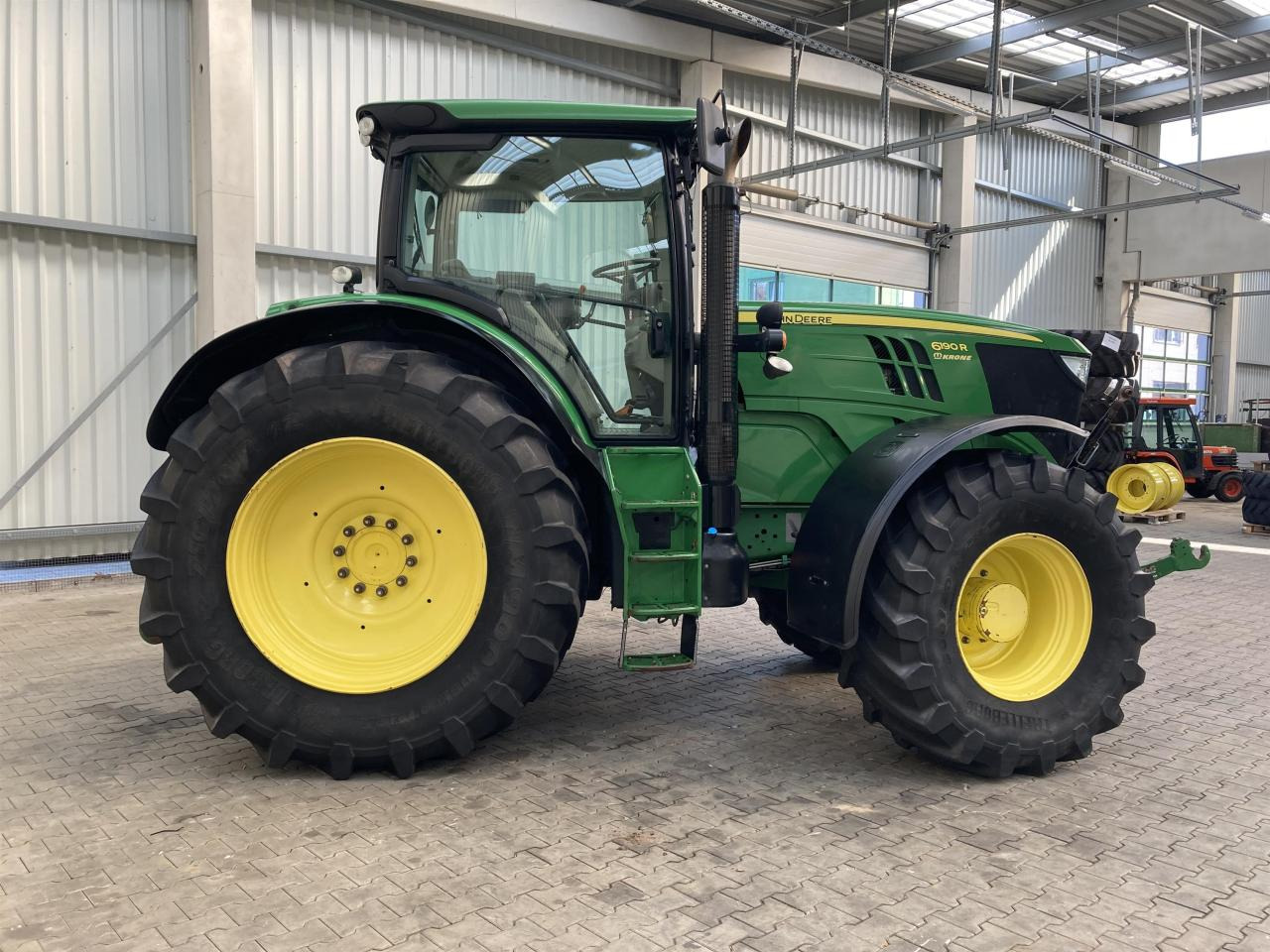 John Deere 6190R - Farm tractor: picture 5 John Deere 6190R - Farm tractor: picture 5