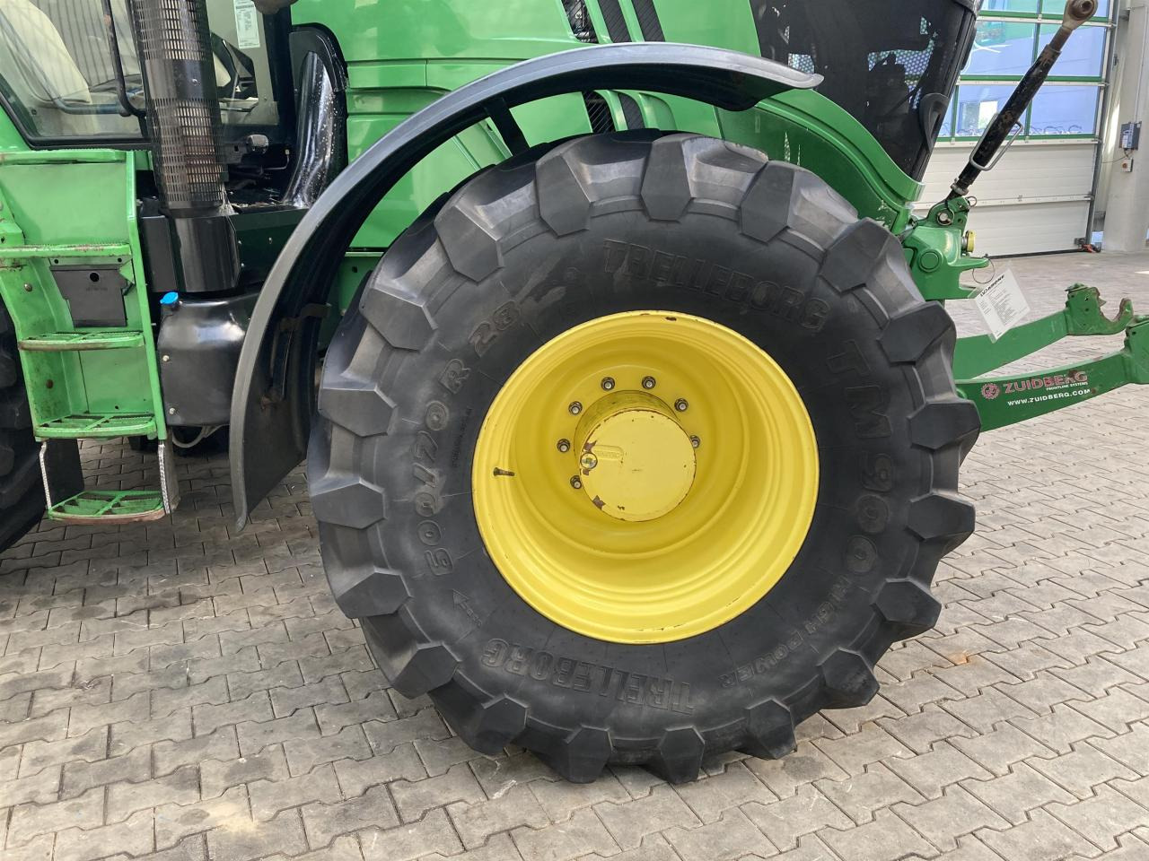 John Deere 6190R - Farm tractor: picture 4 John Deere 6190R - Farm tractor: picture 4