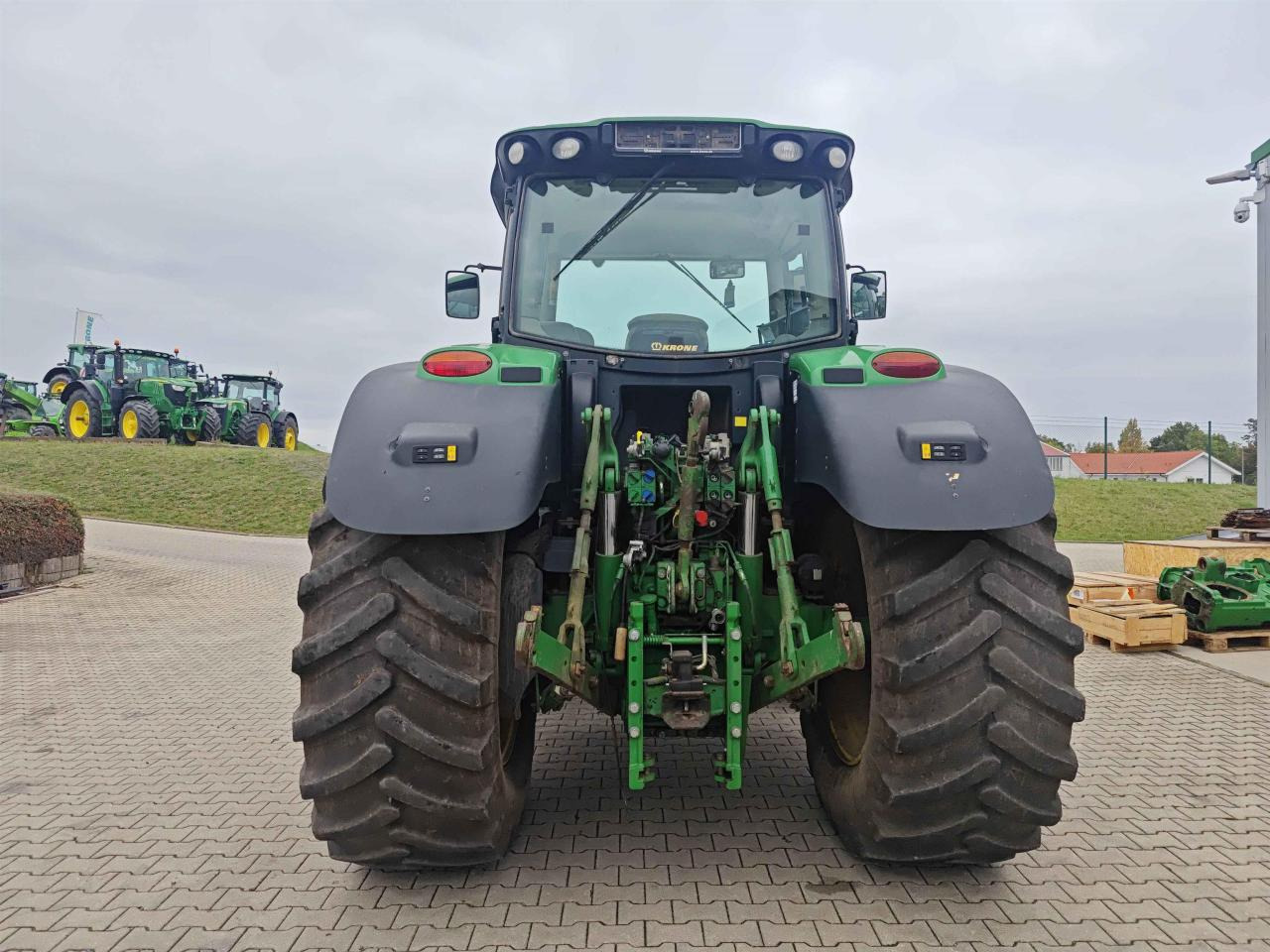 John Deere 6210R - Farm tractor: picture 4 John Deere 6210R - Farm tractor: picture 4