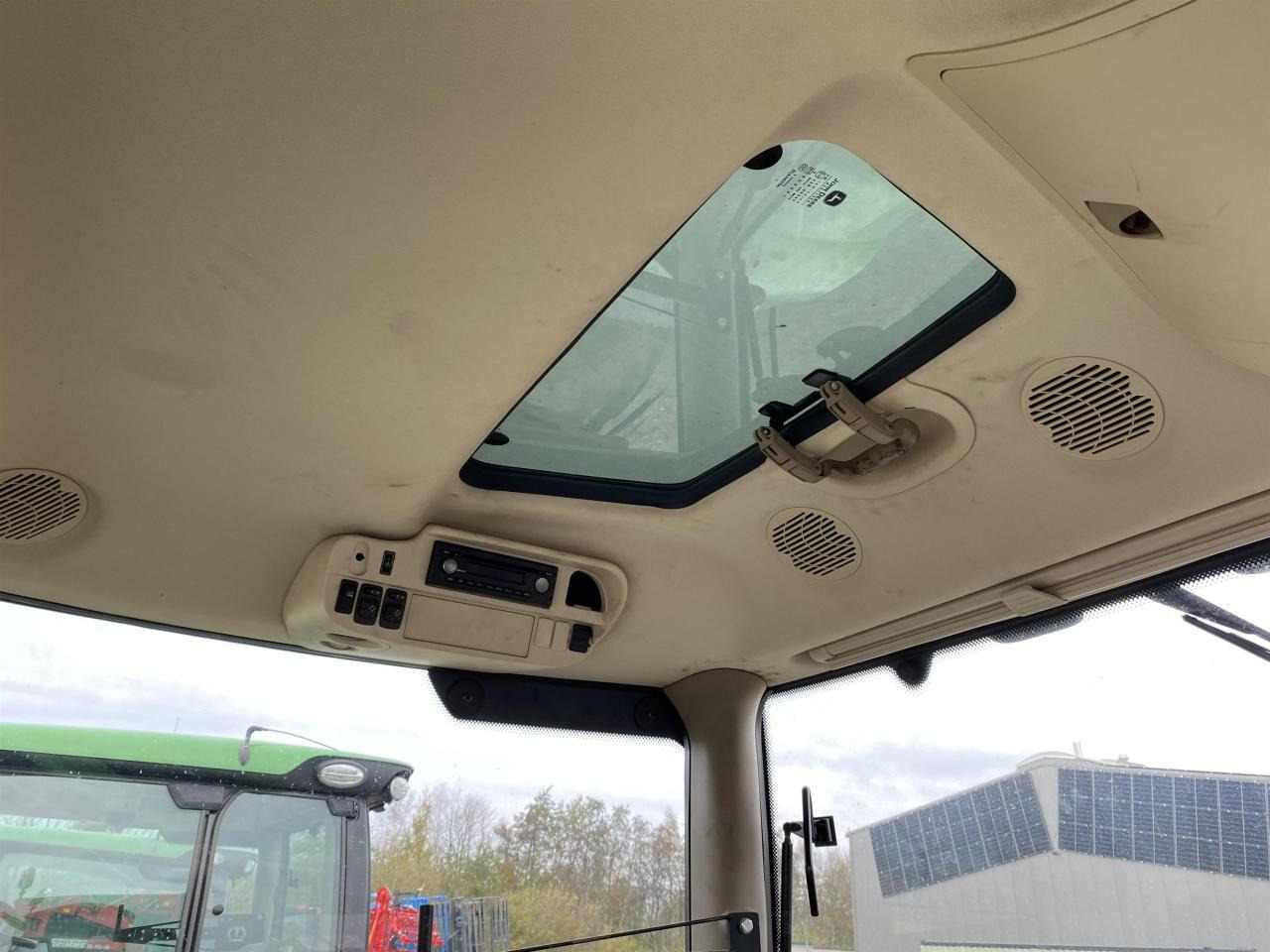 Leasing of John Deere 6215R John Deere 6215R: picture 6