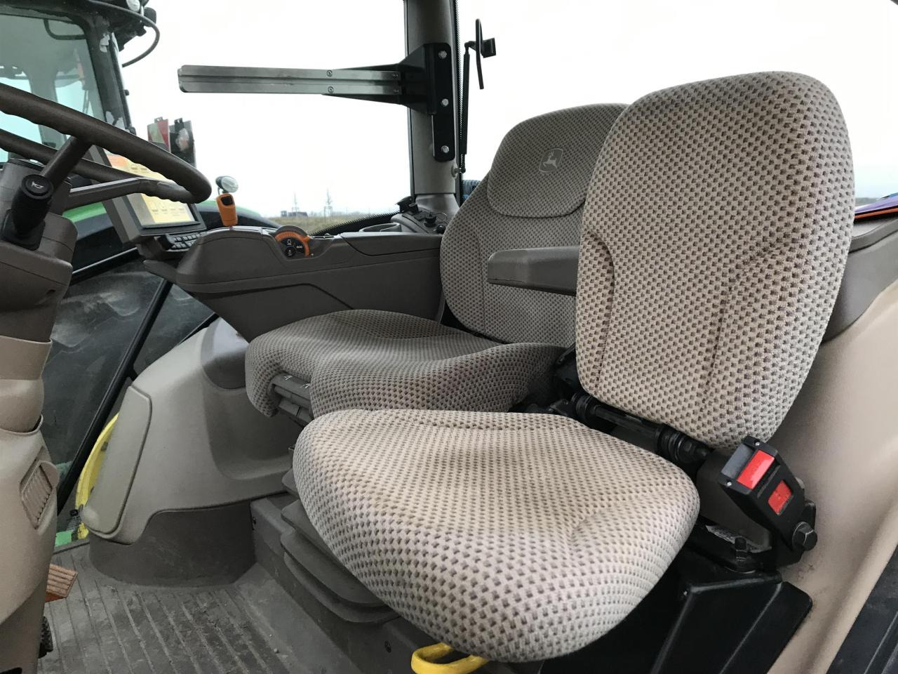 Leasing of John Deere 6215R John Deere 6215R: picture 6 Leasing of John Deere 6215R John Deere 6215R: picture 6