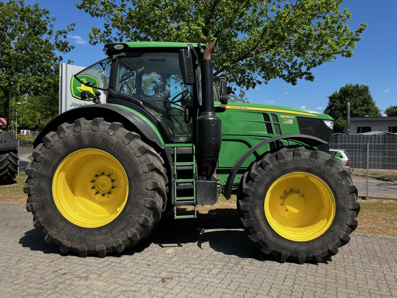 John Deere 6230R - Farm tractor: picture 2 John Deere 6230R - Farm tractor: picture 2