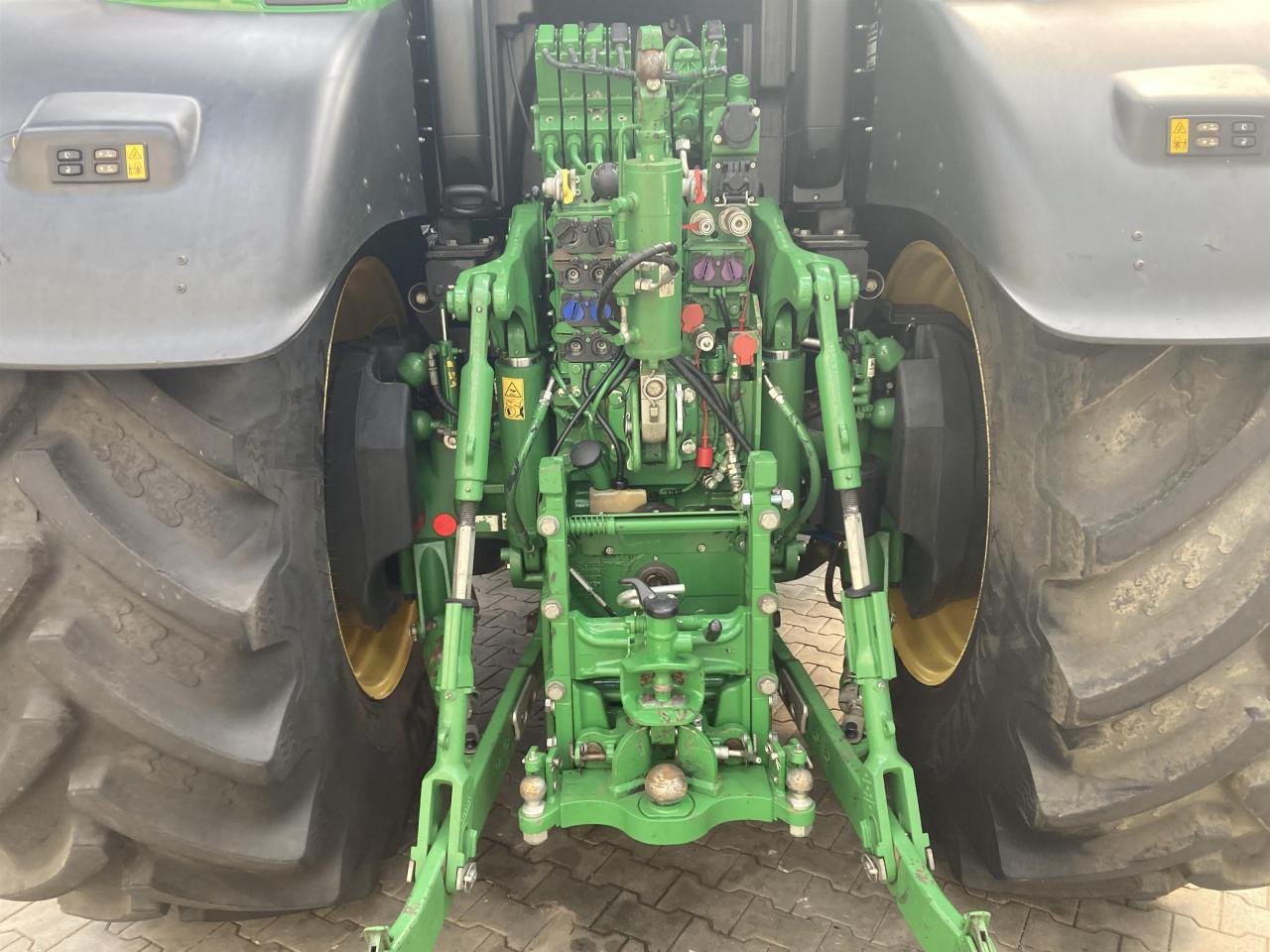 Farm tractor John Deere 6250R: picture 8
