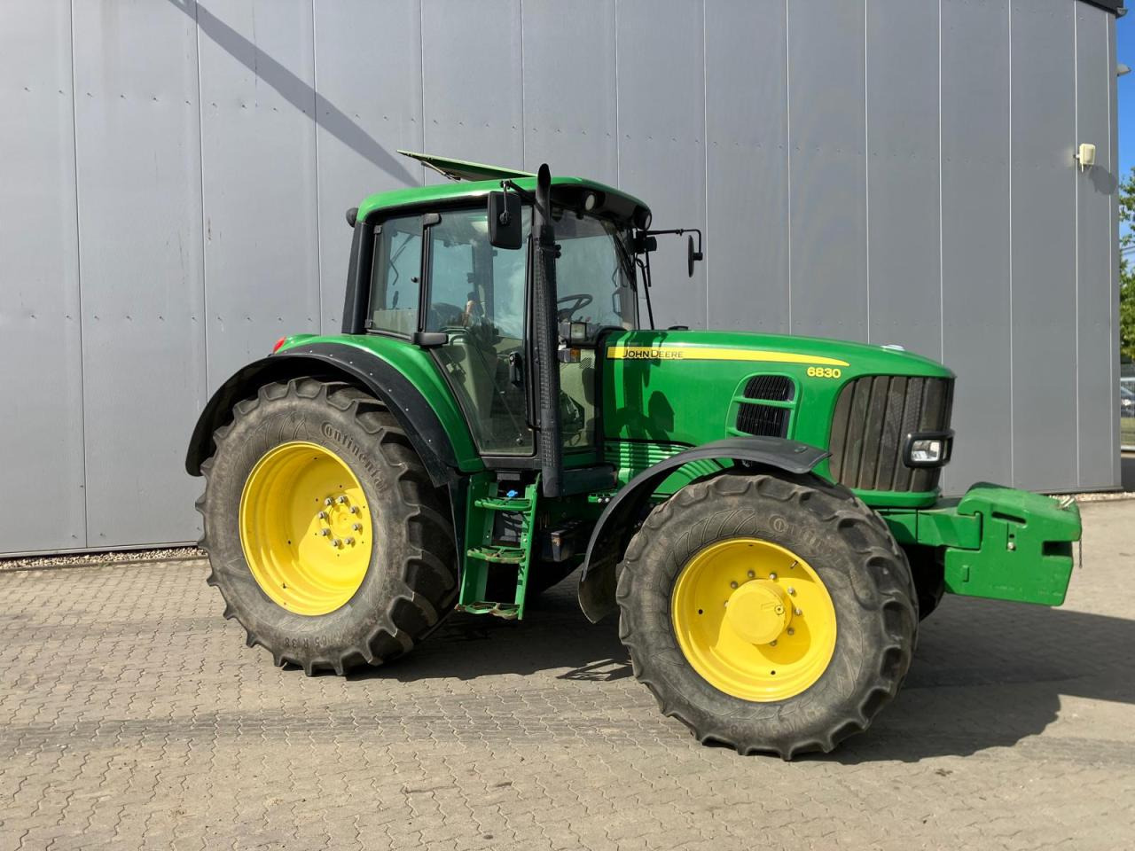 John Deere 6830 - Farm tractor: picture 2 John Deere 6830 - Farm tractor: picture 2