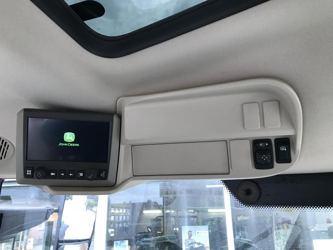 John Deere 6R 140 - Farm tractor: picture 4 John Deere 6R 140 - Farm tractor: picture 4