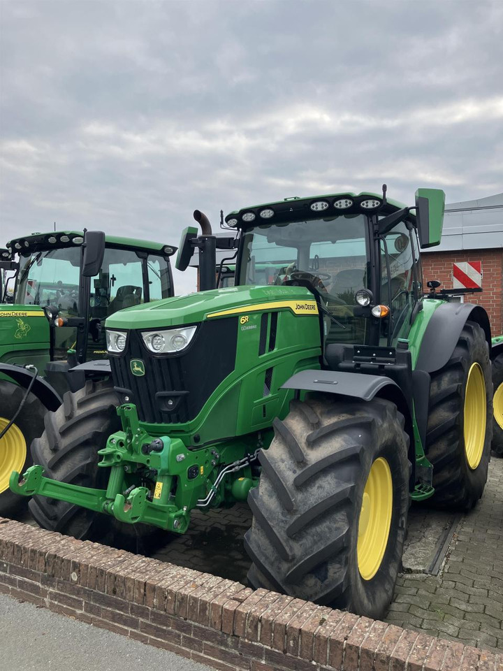 John Deere 6R 215 - Farm tractor: picture 1 John Deere 6R 215 - Farm tractor: picture 1