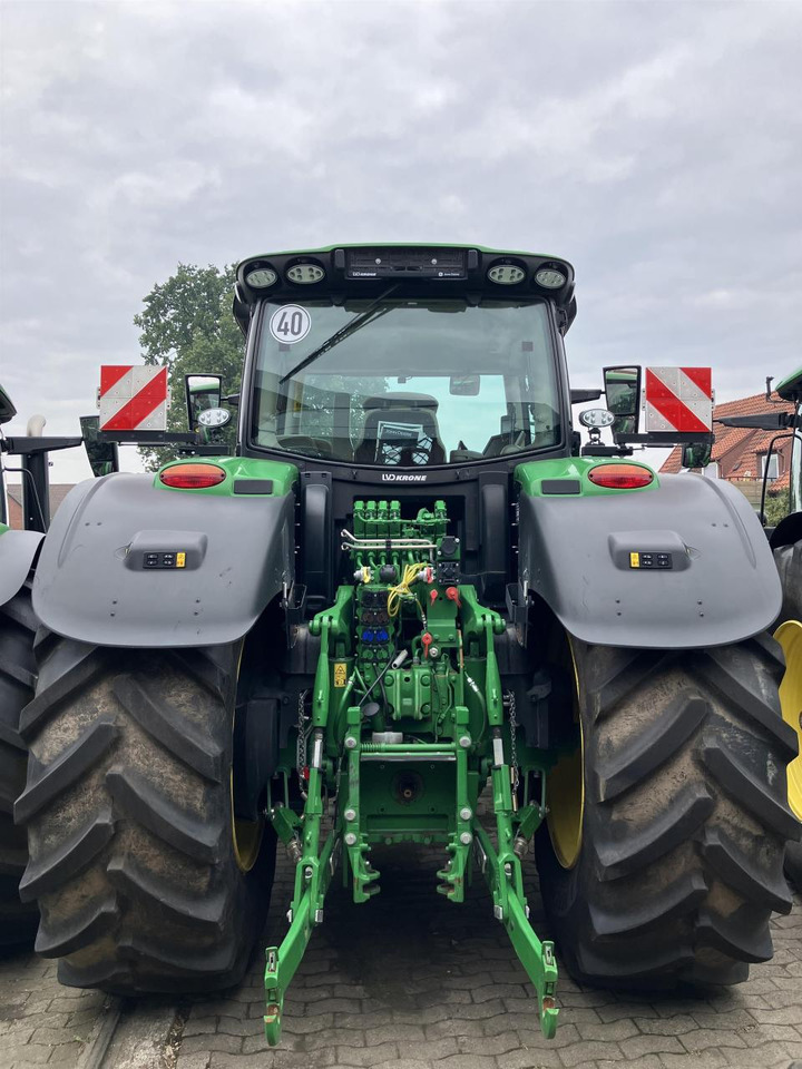 John Deere 6R 215 - Farm tractor: picture 4 John Deere 6R 215 - Farm tractor: picture 4