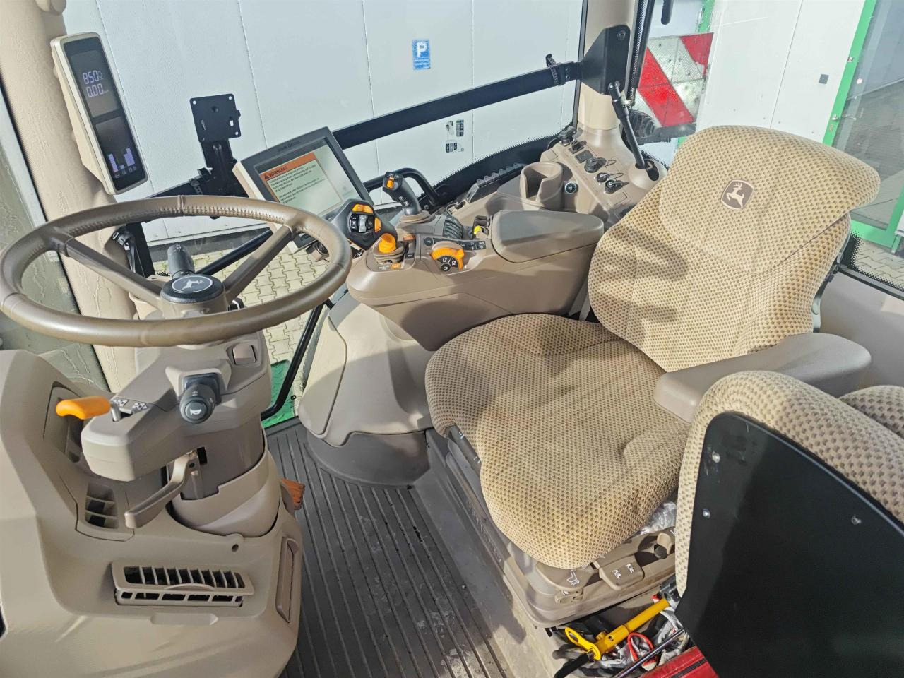 Farm tractor John Deere 6R 250: picture 12