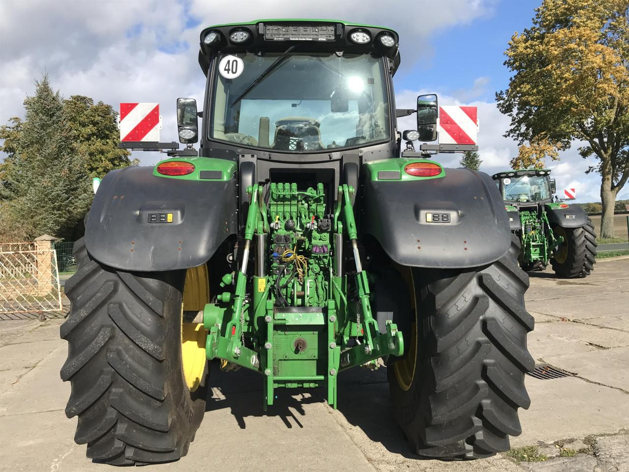 John Deere 6R 250 - Farm tractor: picture 4 John Deere 6R 250 - Farm tractor: picture 4