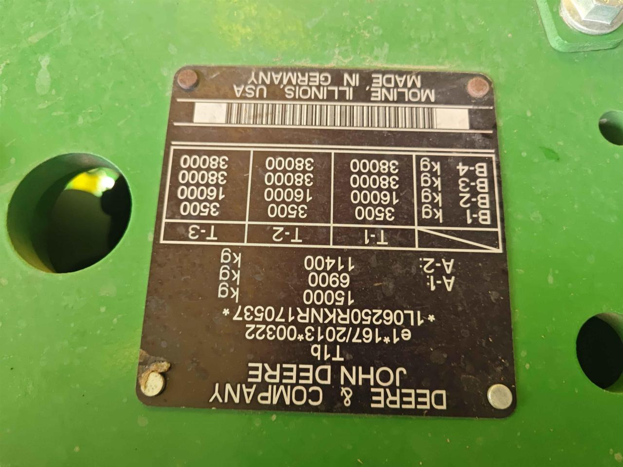 Farm tractor John Deere 6R 250: picture 14