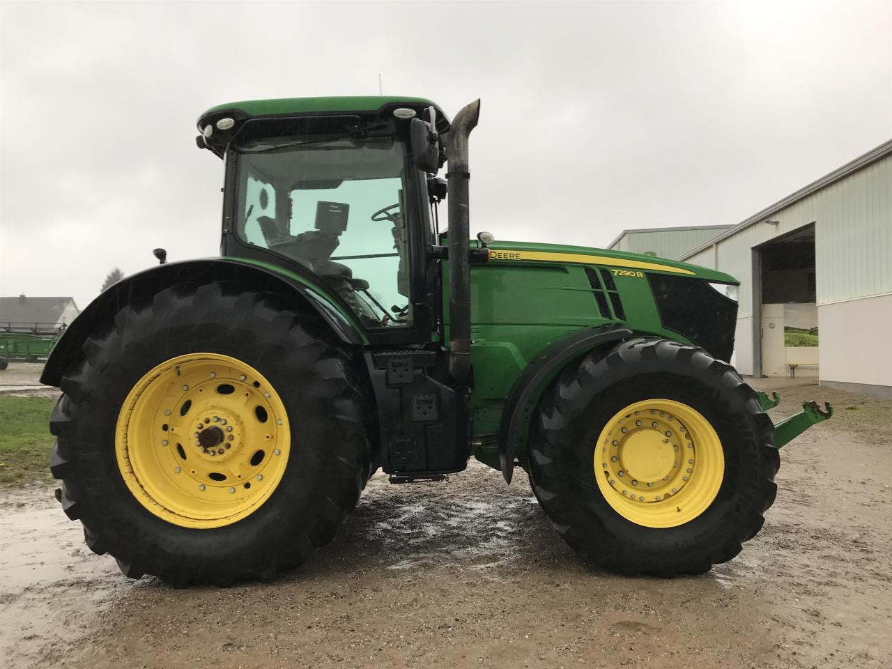 John Deere 7290R - Farm tractor: picture 2 John Deere 7290R - Farm tractor: picture 2