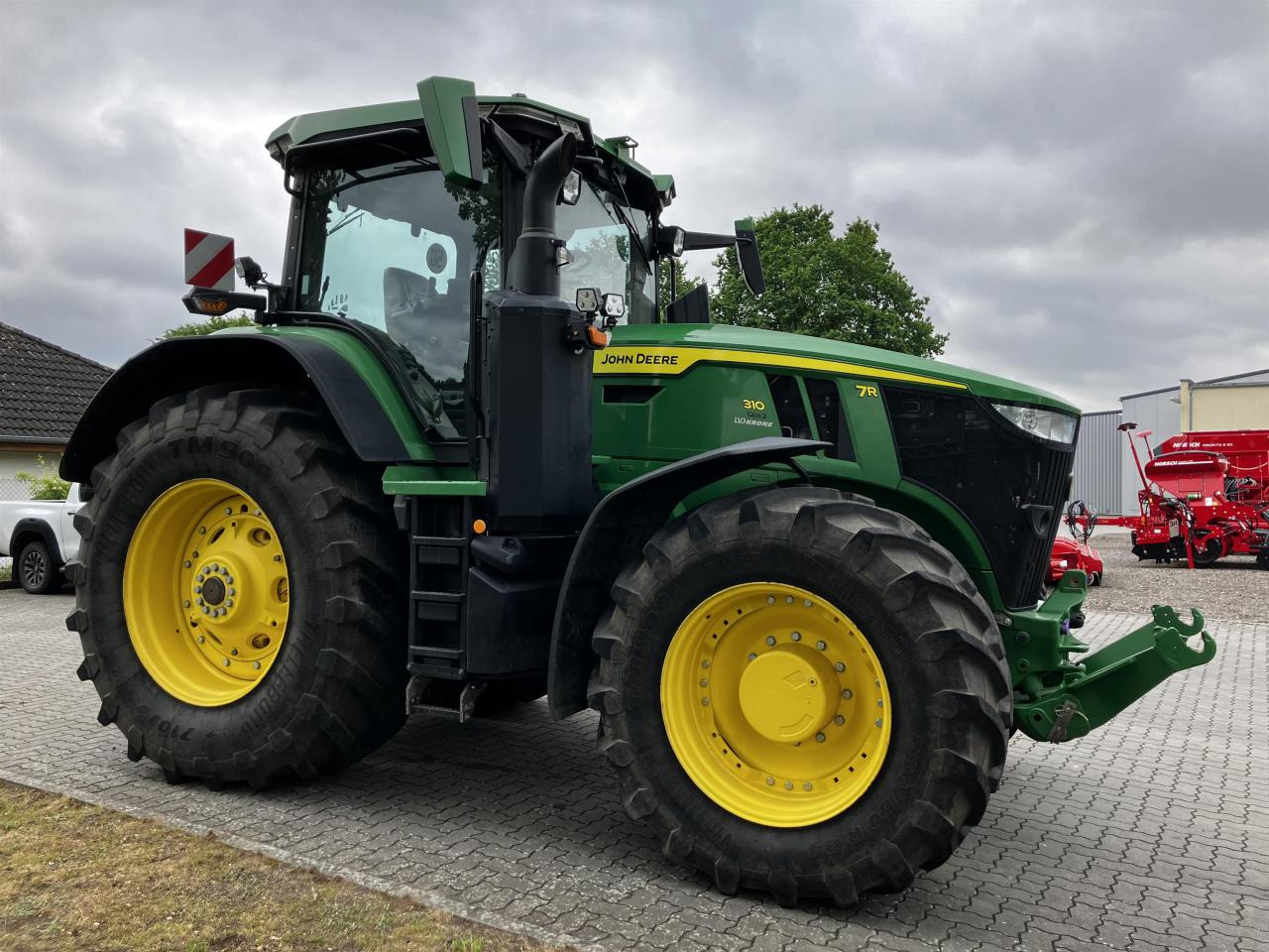 John Deere 7R 310 - Farm tractor: picture 2 John Deere 7R 310 - Farm tractor: picture 2