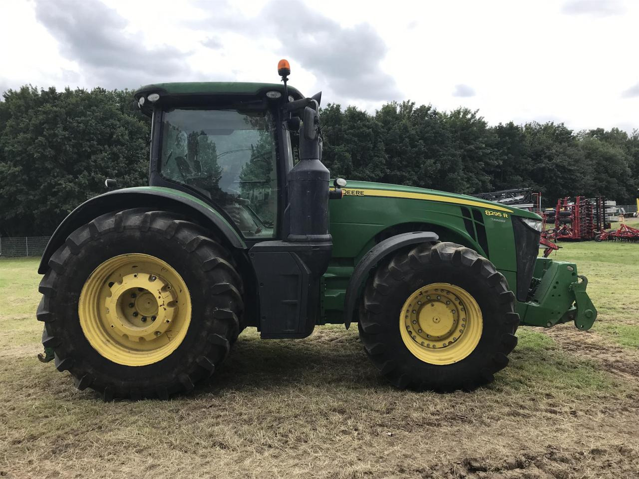 John Deere 8295R - Farm tractor: picture 2 John Deere 8295R - Farm tractor: picture 2