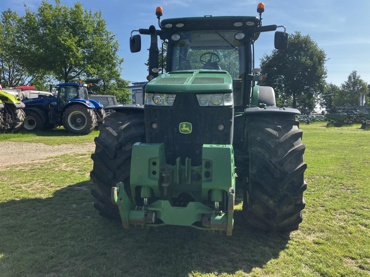 John Deere 8370R - Farm tractor: picture 3 John Deere 8370R - Farm tractor: picture 3