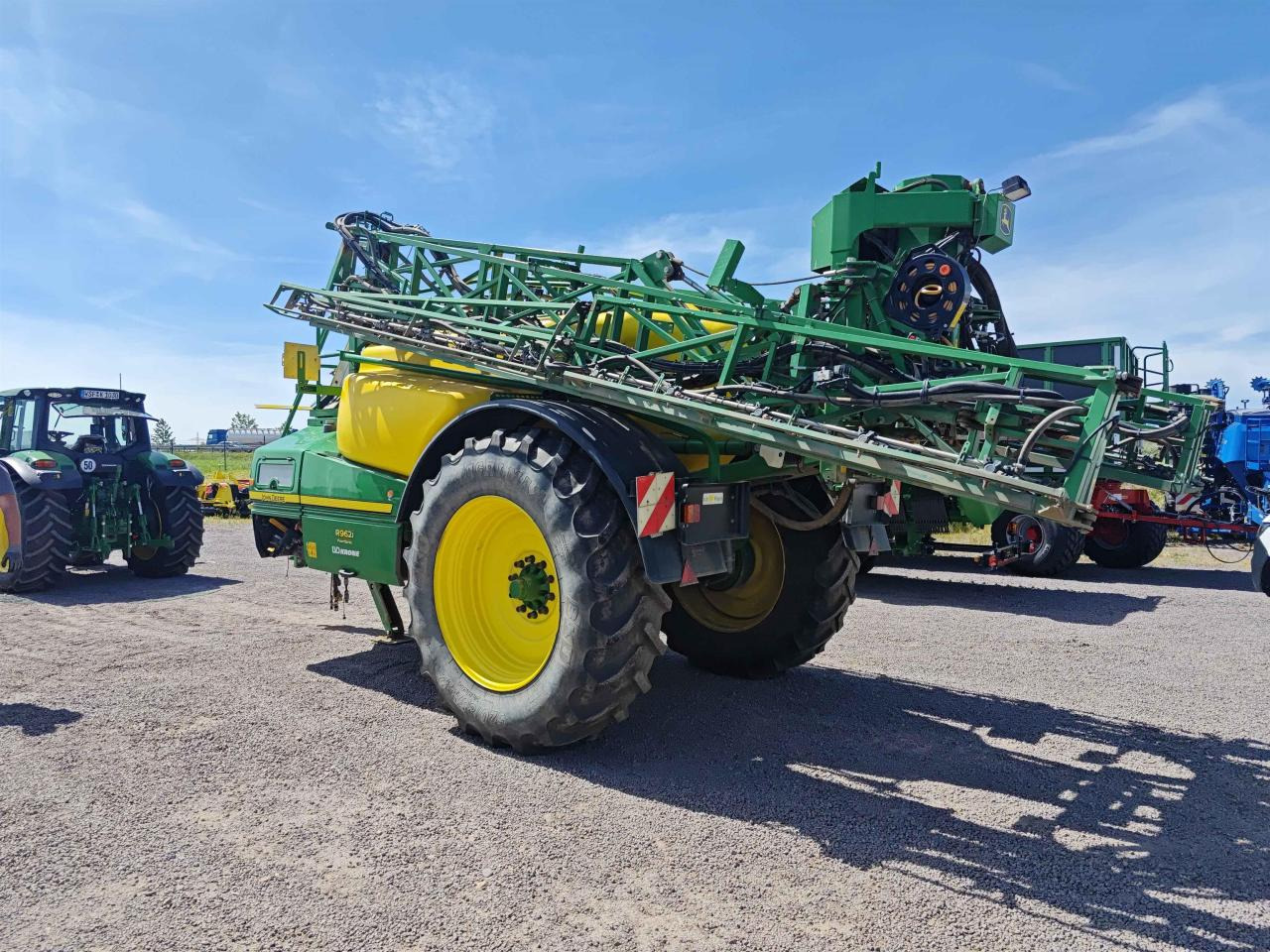 John Deere R962i - Trailed sprayer: picture 4 John Deere R962i - Trailed sprayer: picture 4