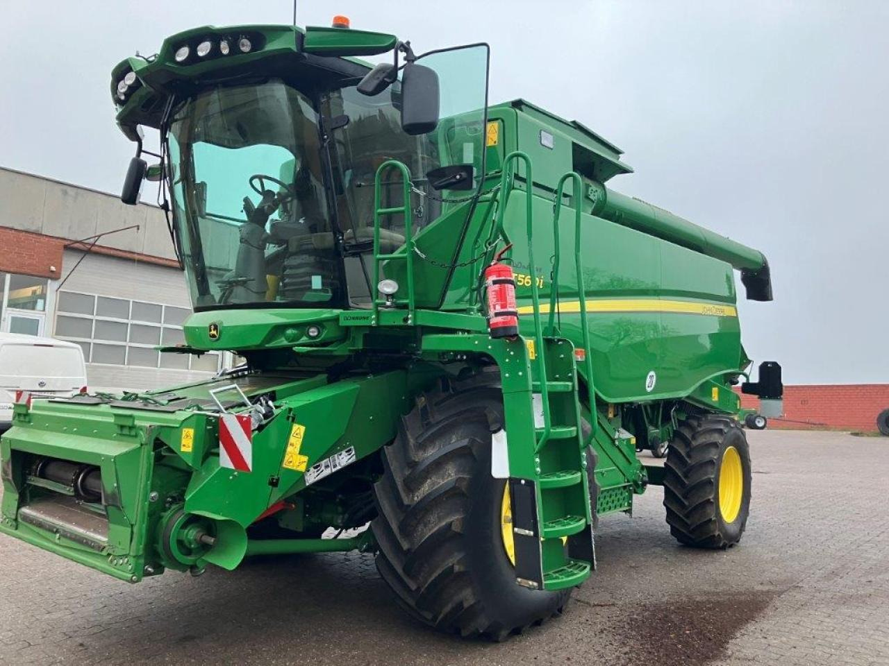 John Deere T560 - Combine harvester: picture 1 John Deere T560 - Combine harvester: picture 1