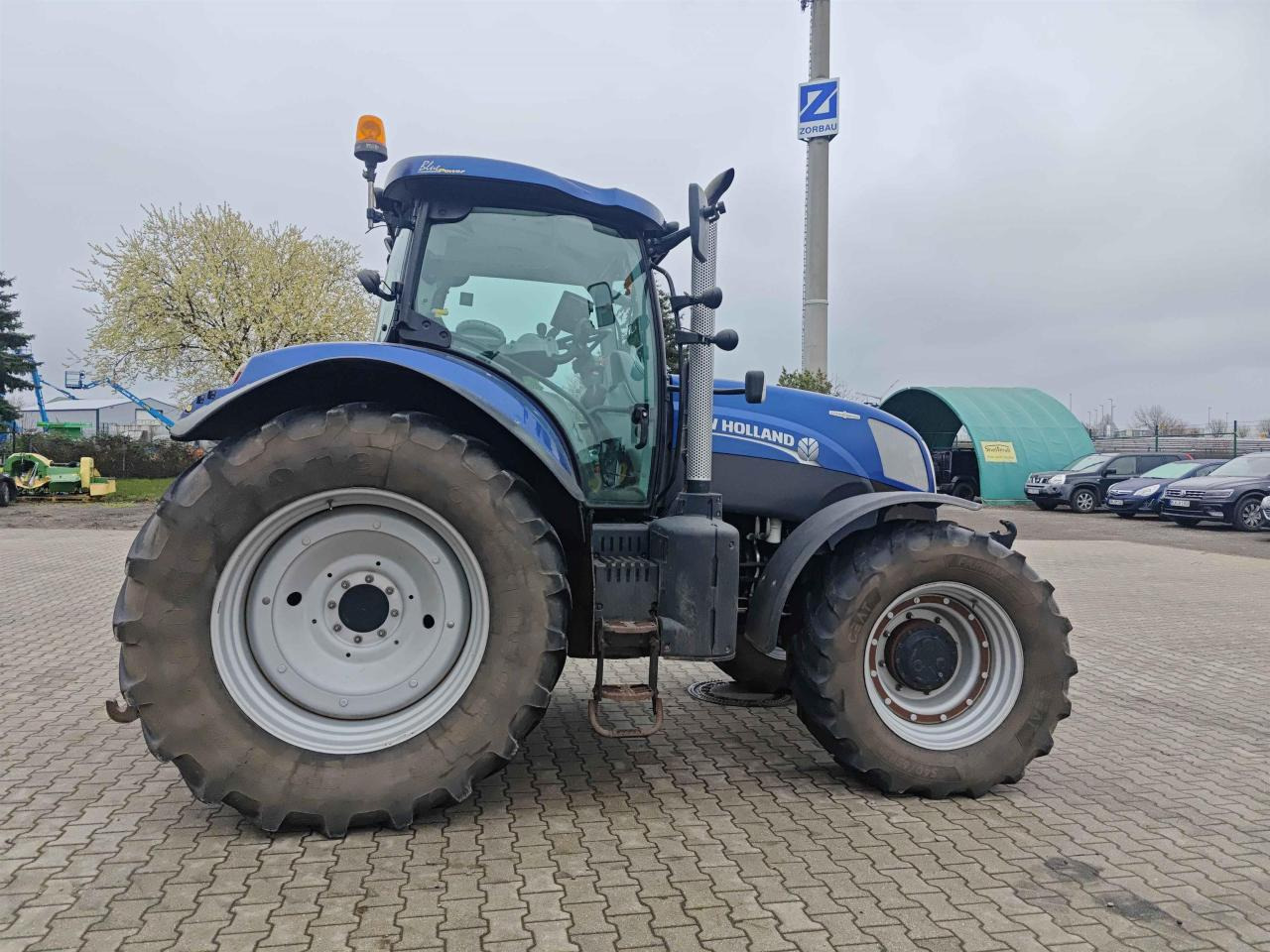 New Holland T7.200 - Farm tractor: picture 2 New Holland T7.200 - Farm tractor: picture 2
