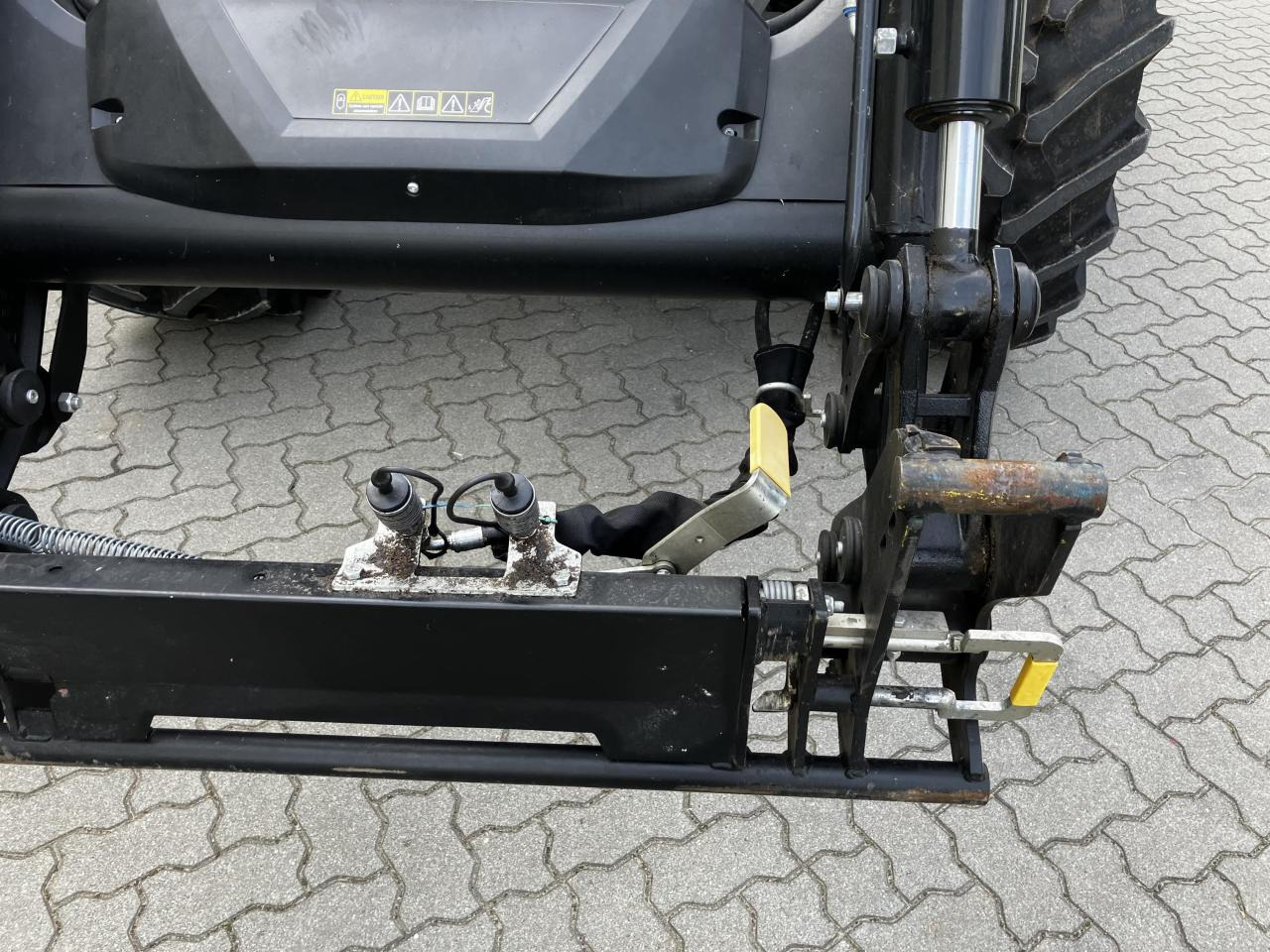 Valtra G125 Unlimited - Farm tractor: picture 5 Valtra G125 Unlimited - Farm tractor: picture 5