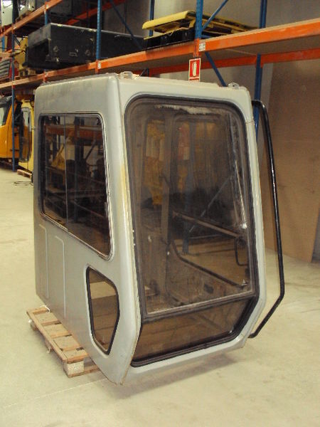 Fiat-Hitachi FH300 - Cab for Excavator: picture 3 Fiat-Hitachi FH300 - Cab for Excavator: picture 3