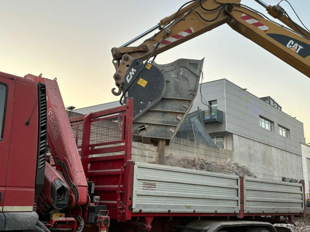 CM CM Crusher CBF 70 - Bucket for Excavator: picture 3 CM CM Crusher CBF 70 - Bucket for Excavator: picture 3